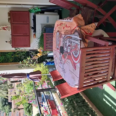 Bel Avec Piano Et Parking Plein Air Dans La